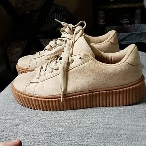 Creeper like platform sneakers
